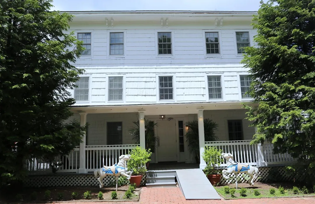 Harpoon House-1